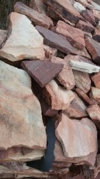 Камень малиновый альпийский